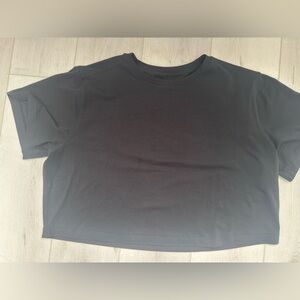 Lululemon women’s cropped T-shirt